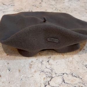 Grey wool beret